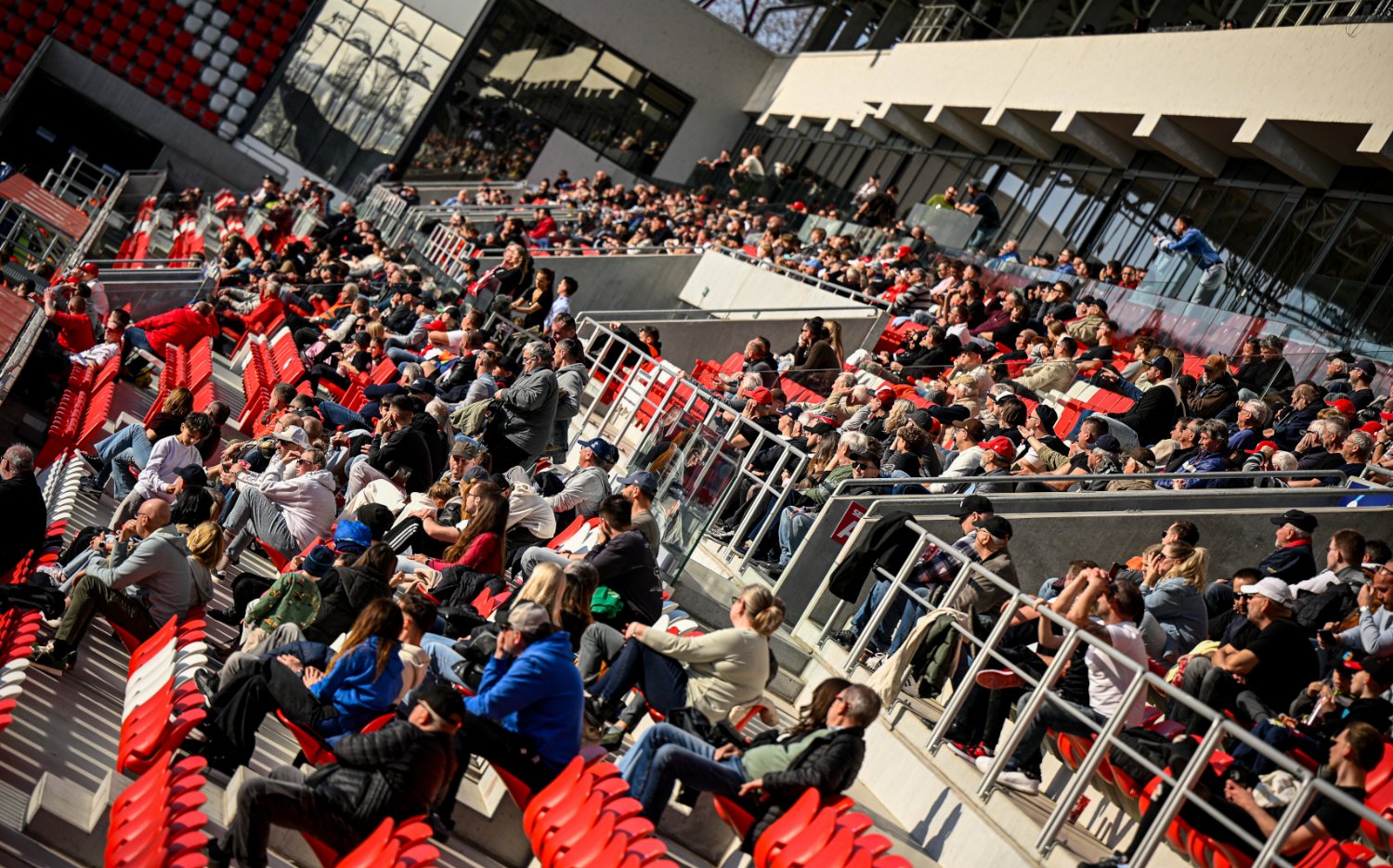 Fan��ikovia | Po d�le�itej v�hre sa op� predstav�me doma