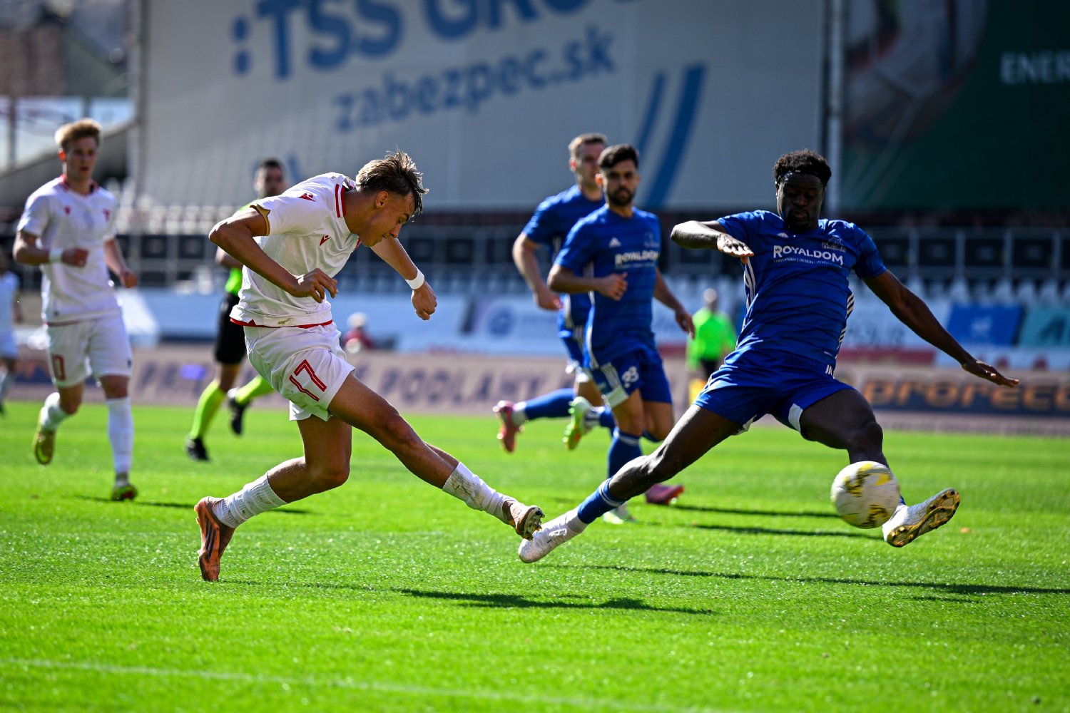 B-t�m | V nede�u op� doma, na��m s�perom bude Gab��kovo