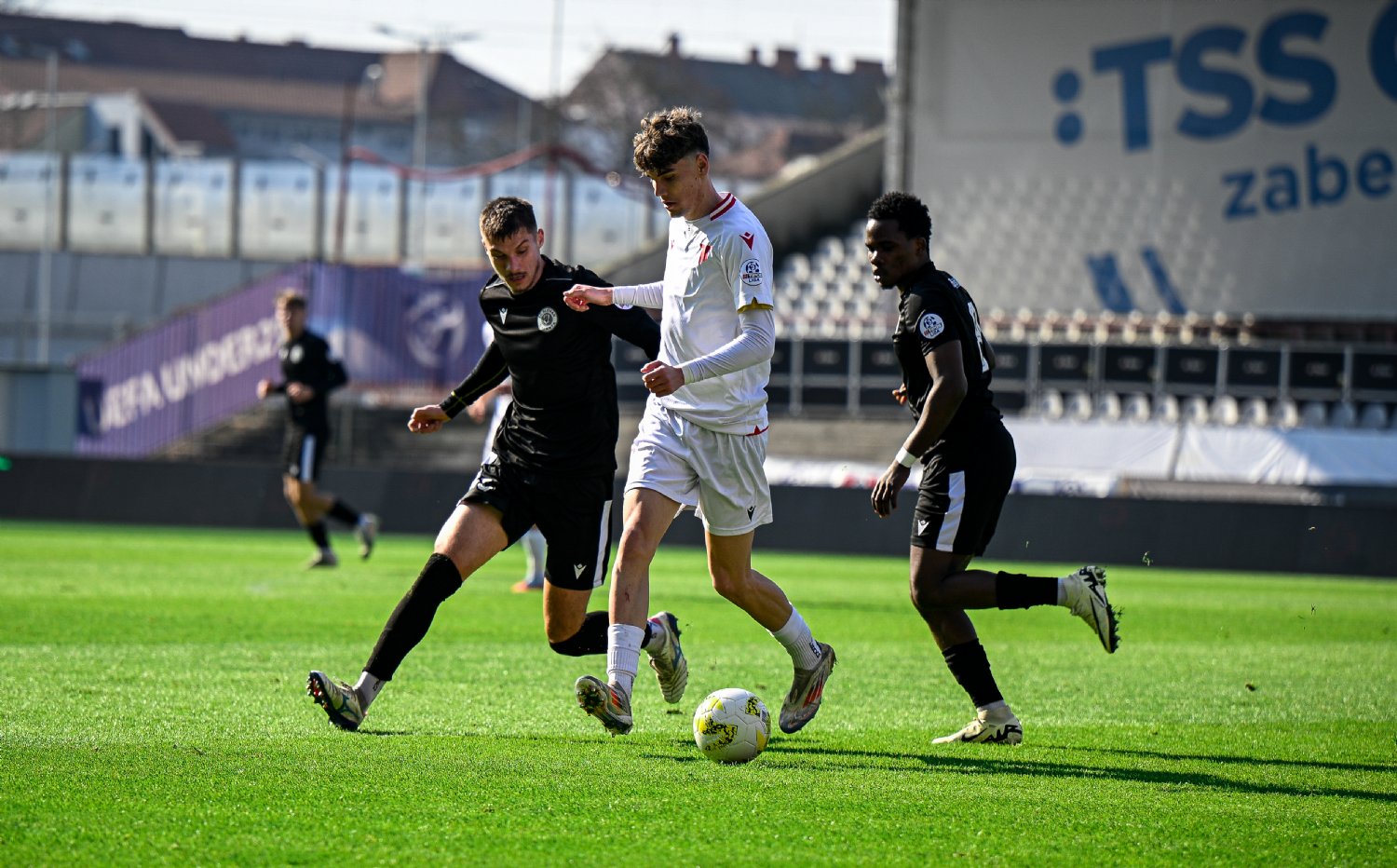 B-t�m | V jarnej ouvert�re dom�ca prehra proti Galante