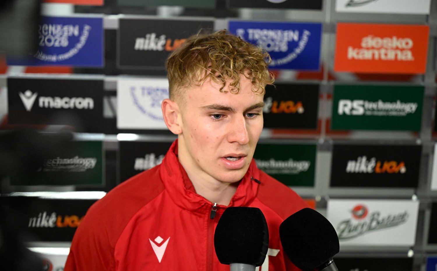 Tade� H�jovsk� | Ve�mi �a�ko sa mi to hodnot�, no st�le je o �o hra�